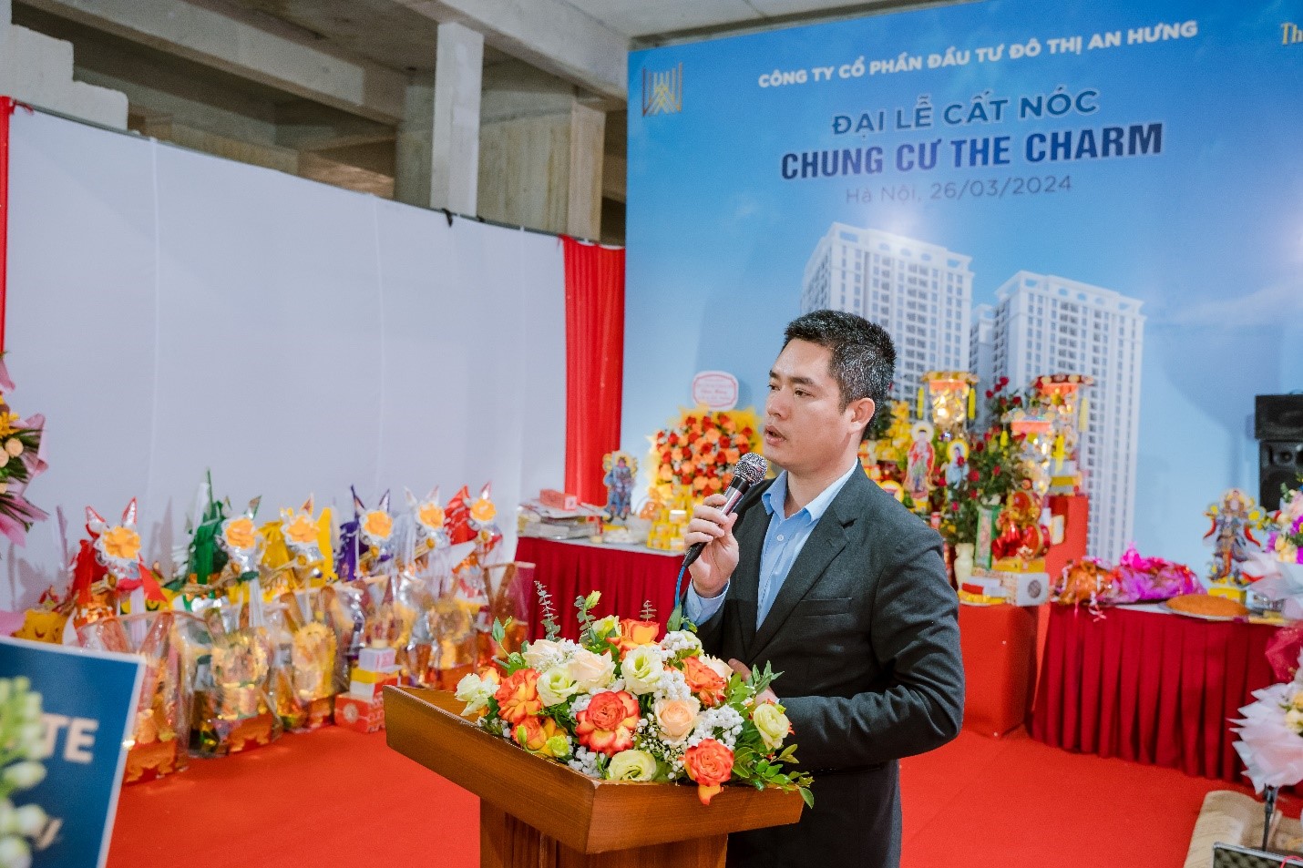 Chính thức cất nóc Chung cư The Charm
