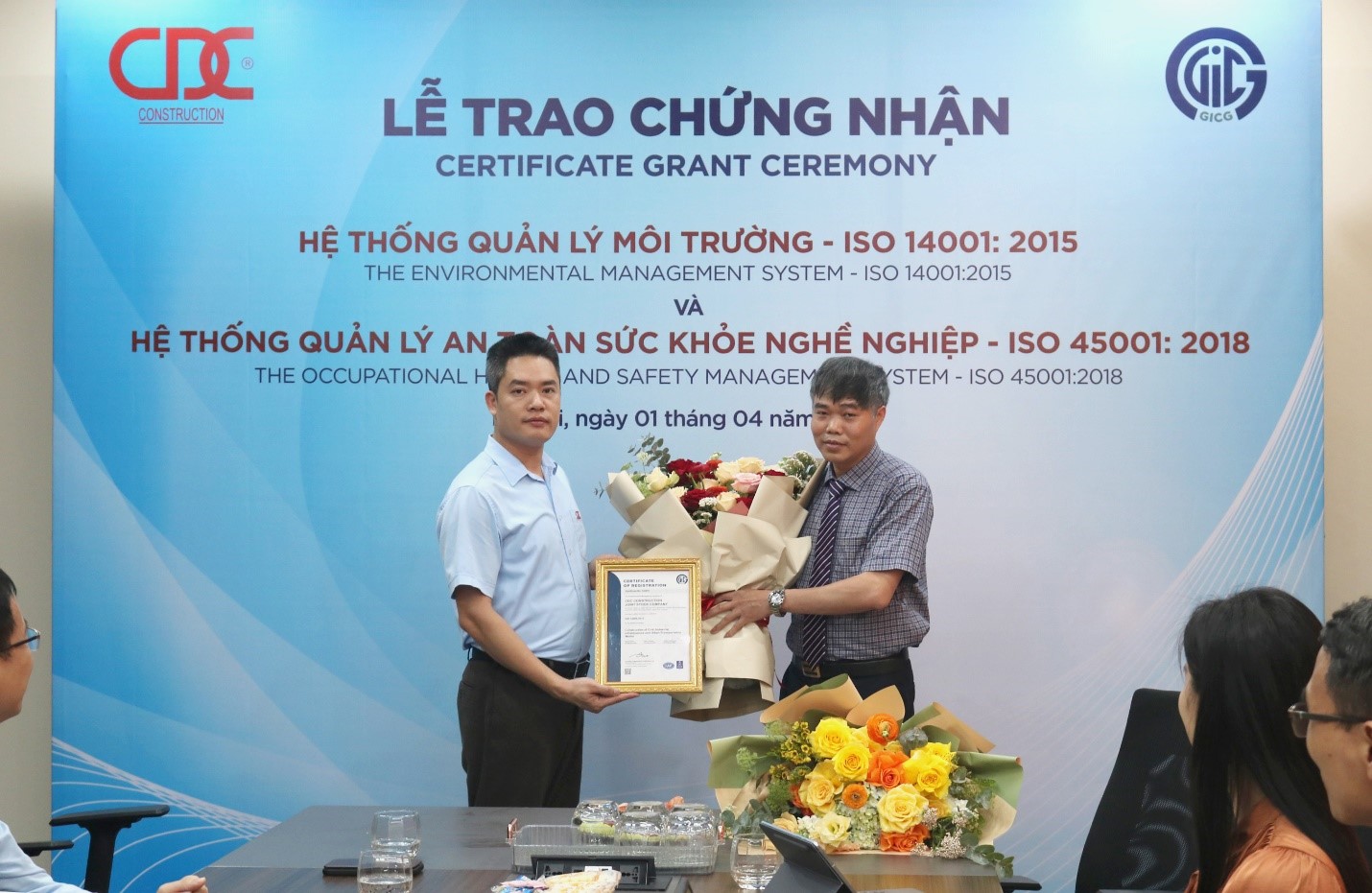 LỄ TRAO CHỨNG NHẬN HỆ THỐNG QUẢN LÝ MÔI TRƯỜNG – ISO 14001:2015 VÀ HỆ THỐNG QUẢN LÝ AN TOÀN VÀ SỨC KHỎE NGHỀ NGHIỆP – ISO 45001:2018