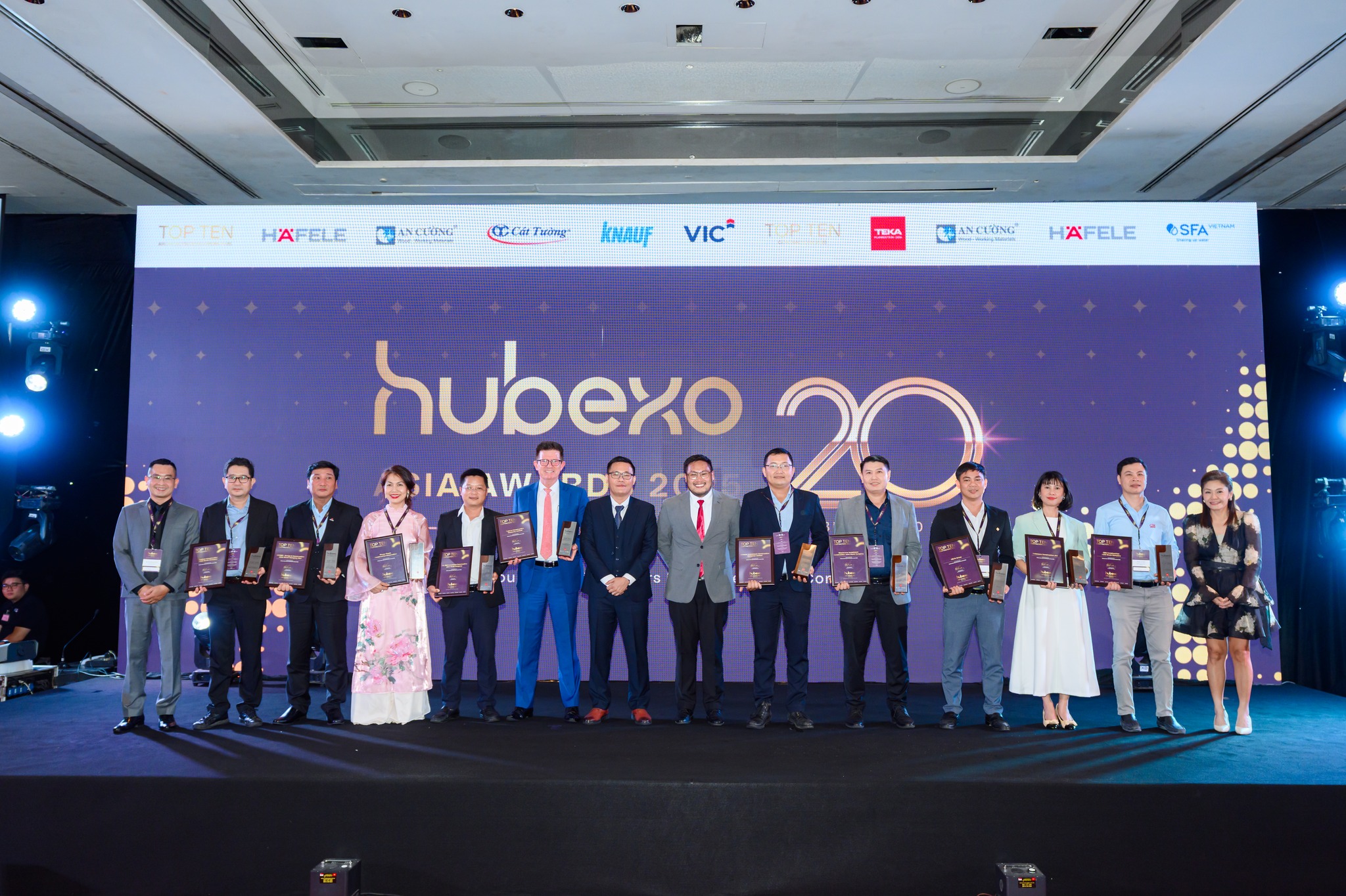 CDC GIỮ VỮNG VỊ THẾ TRONG TOP 10 NHÀ THẦU XÂY DỰNG HÀNG ĐẦU VIỆT NAM TẠI HUBEXO ASIA AWARDS 2025